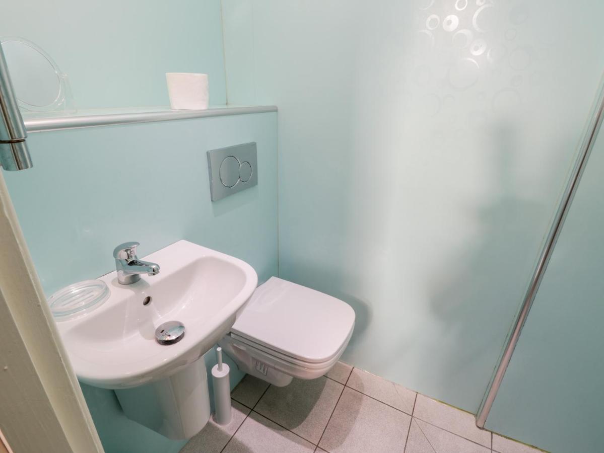 Nutshell Apartment Whitby Exterior photo